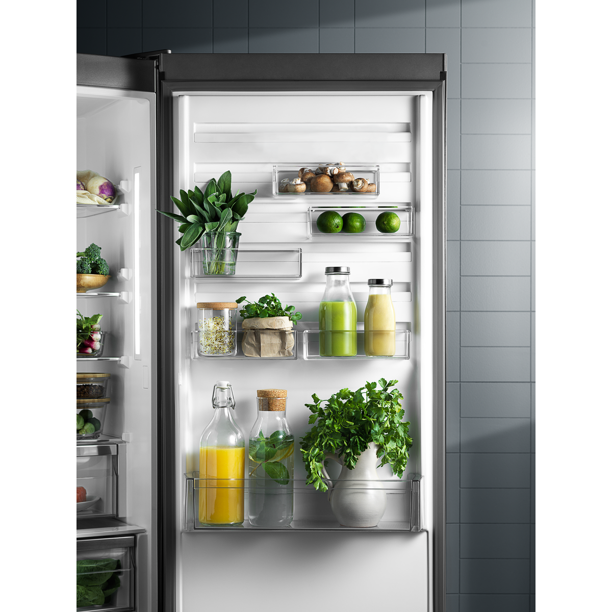 Electrolux - Voľne stojace chladničky s mrazničkou - LNC7ME32X2