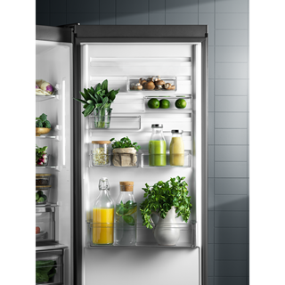 Electrolux - Vstavaná chladnička s mrazničkou - LNS8TE19S Electrolux - Vstavaná chladnička s mrazničkou - LNS8TE19S